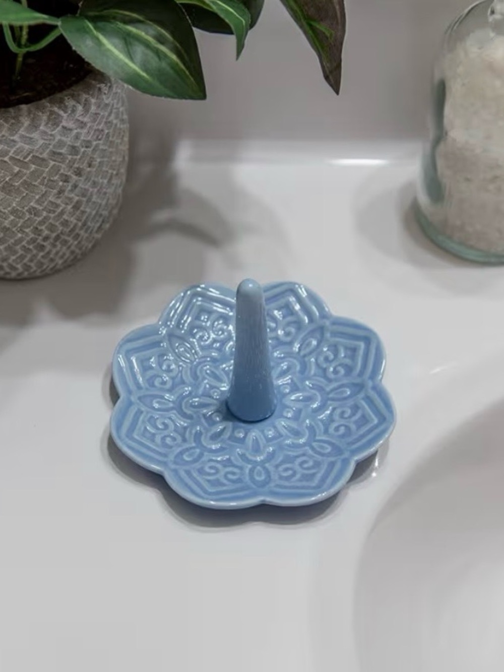 Amazon | Blue Ring Holder